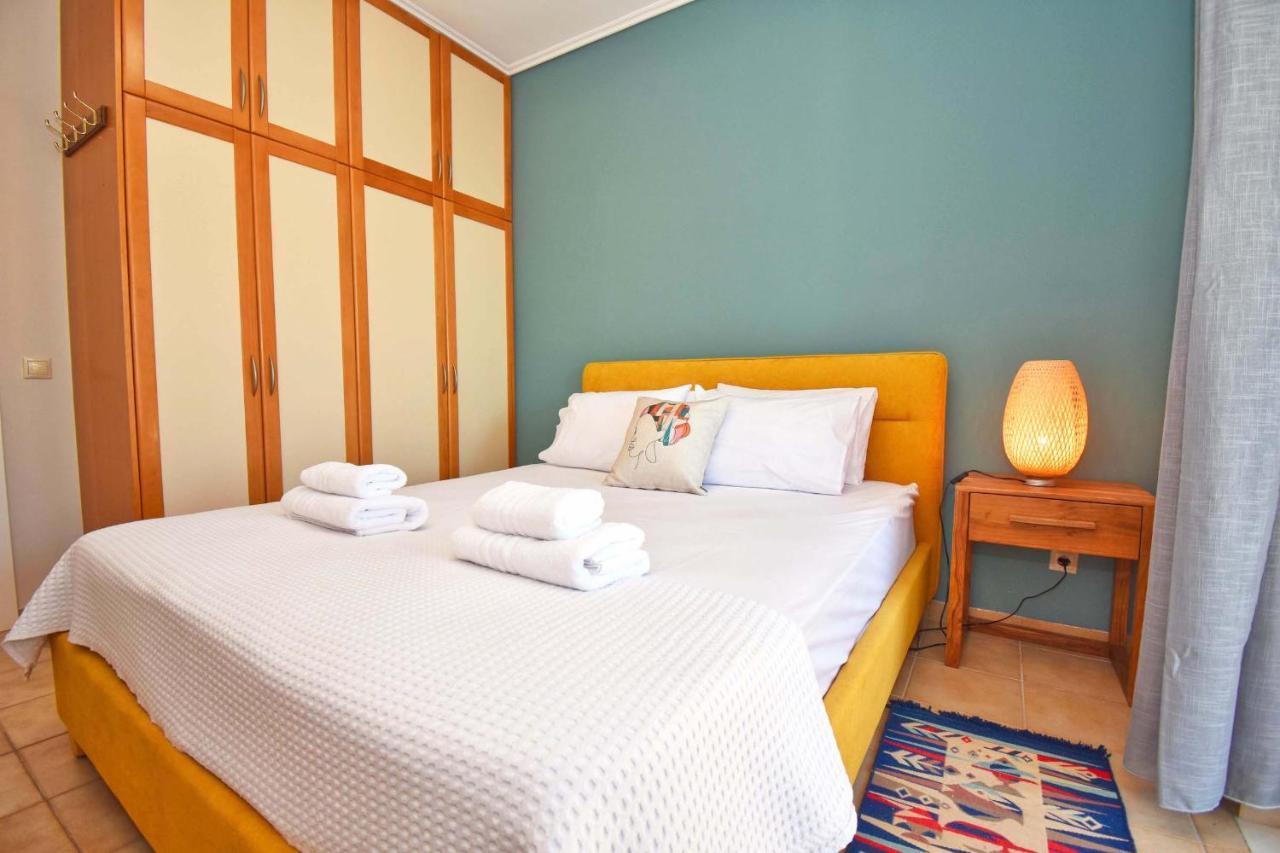 Pebbles And Sea At Barbati With Shared Pool Apartamento Exterior foto